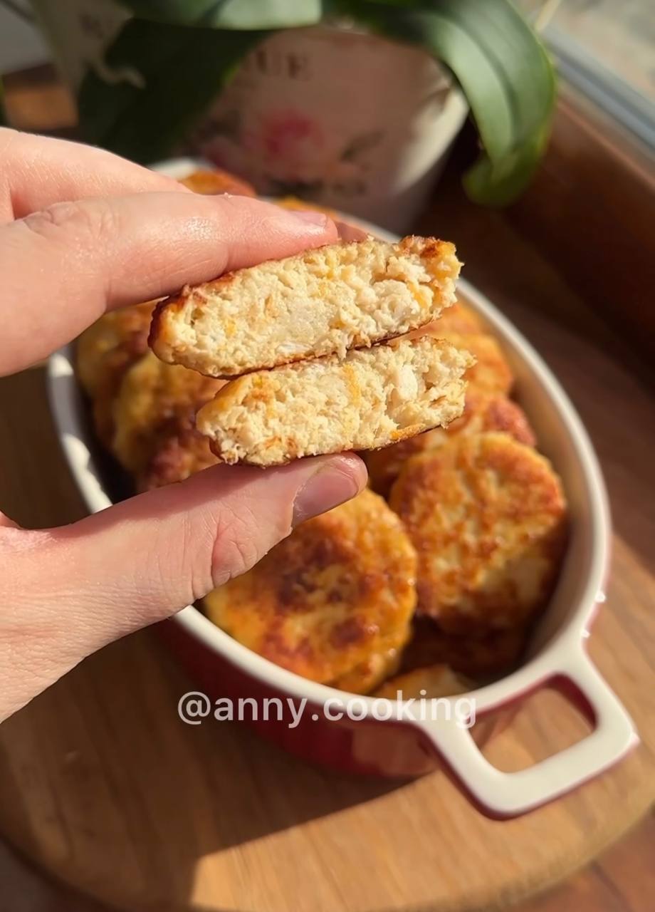 Скільки яєць додавати у фарш для котлет, щоб вони тримали форму та були соковитими